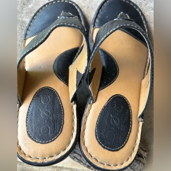 BOC Born black leather thong t strap sandal Sz-7M. C - Picture 8 of 11